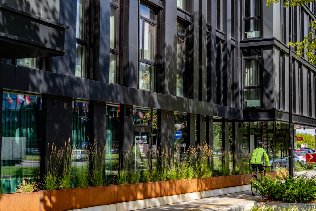 Jaunimo nakvynės namai