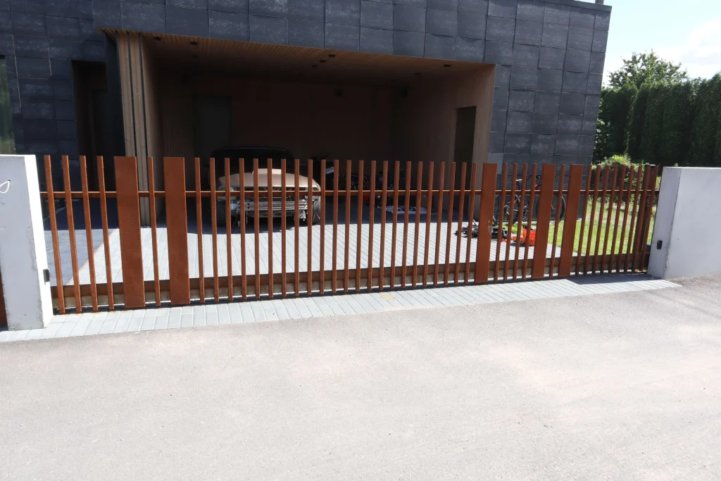 Corten tvora Vertikalis