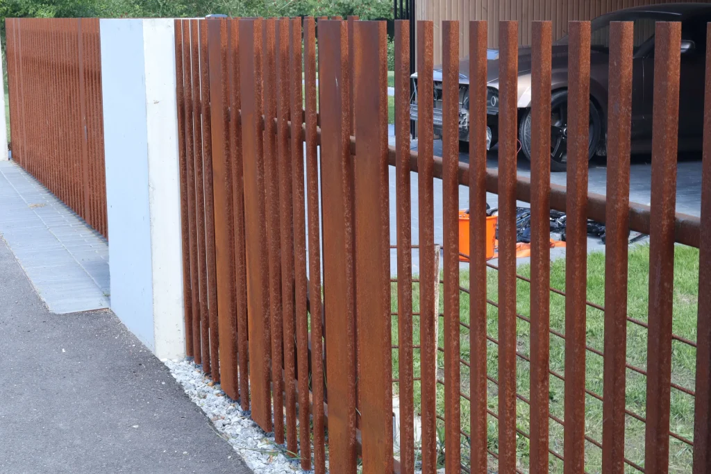 Corten tvora Vertikalis
