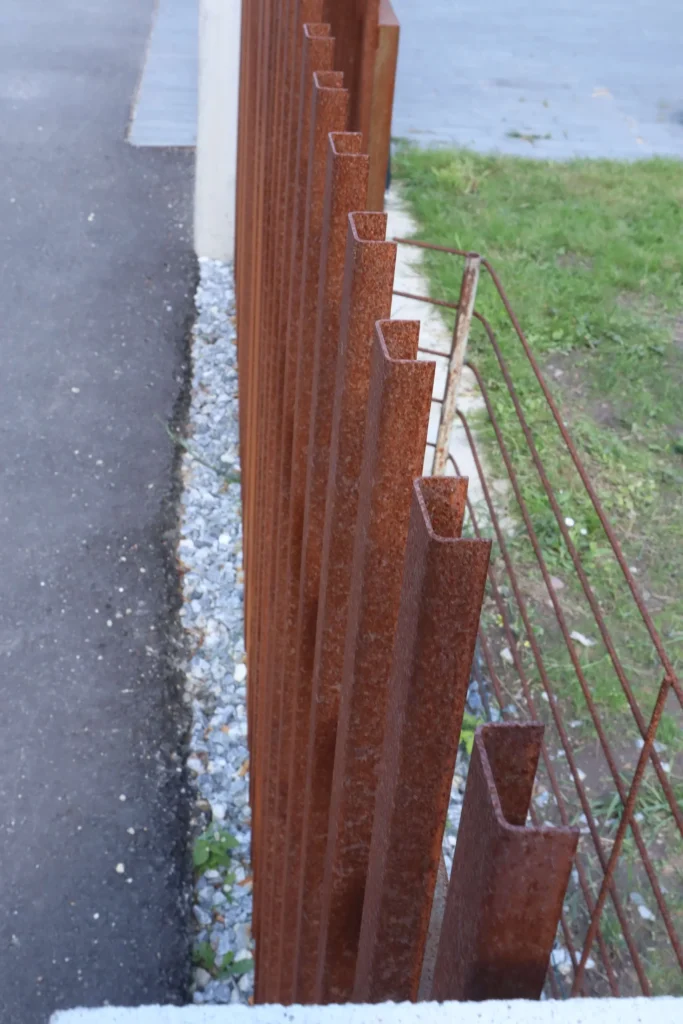 Corten tvora Vertikalis