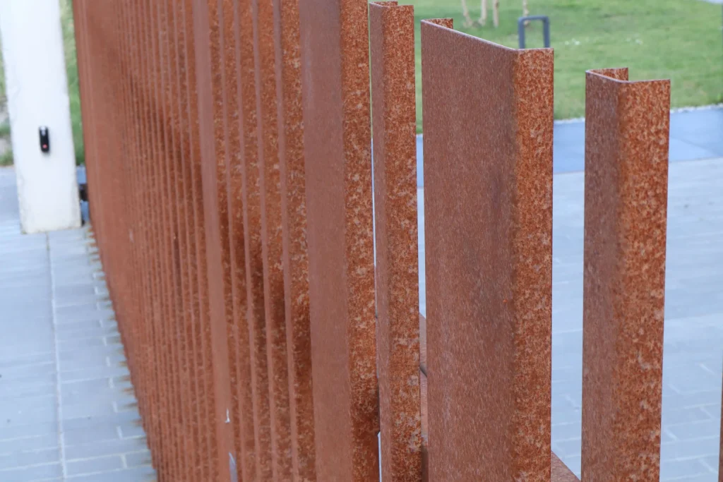 Corten tvora Vertikalis