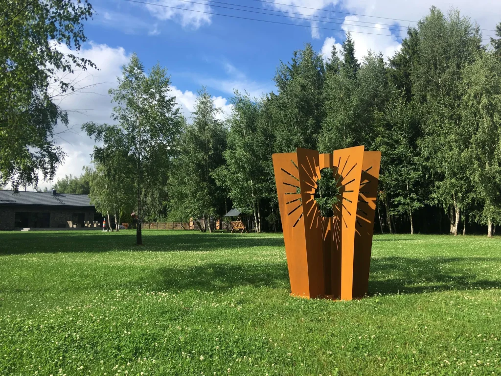 Lauko skulptūra SPINDULYS