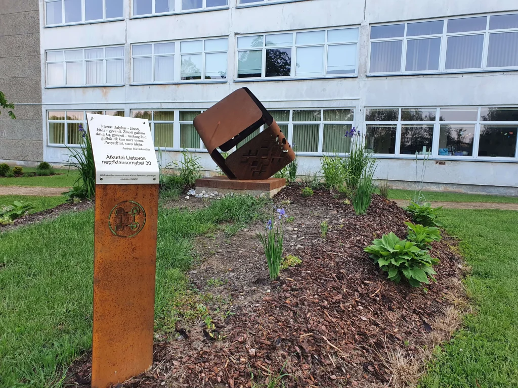 Lauko skulptūra KUBAS