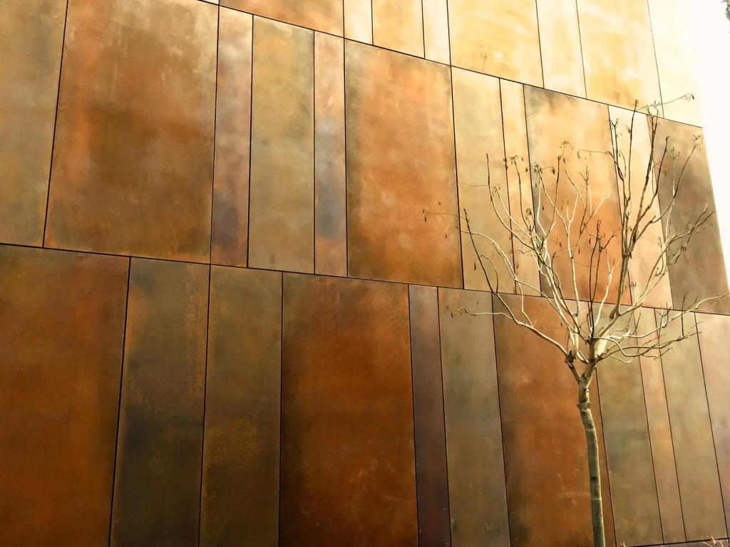 Corten plienas fasado apdailoje