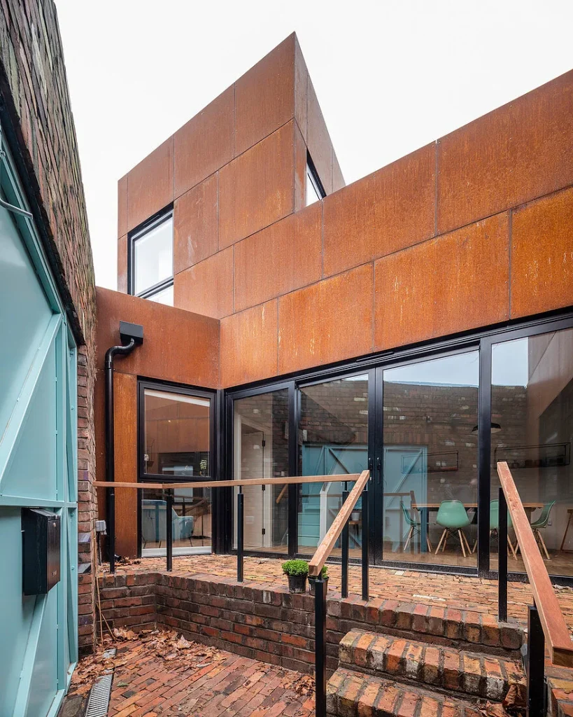 Corten plienas fasado apdailoje