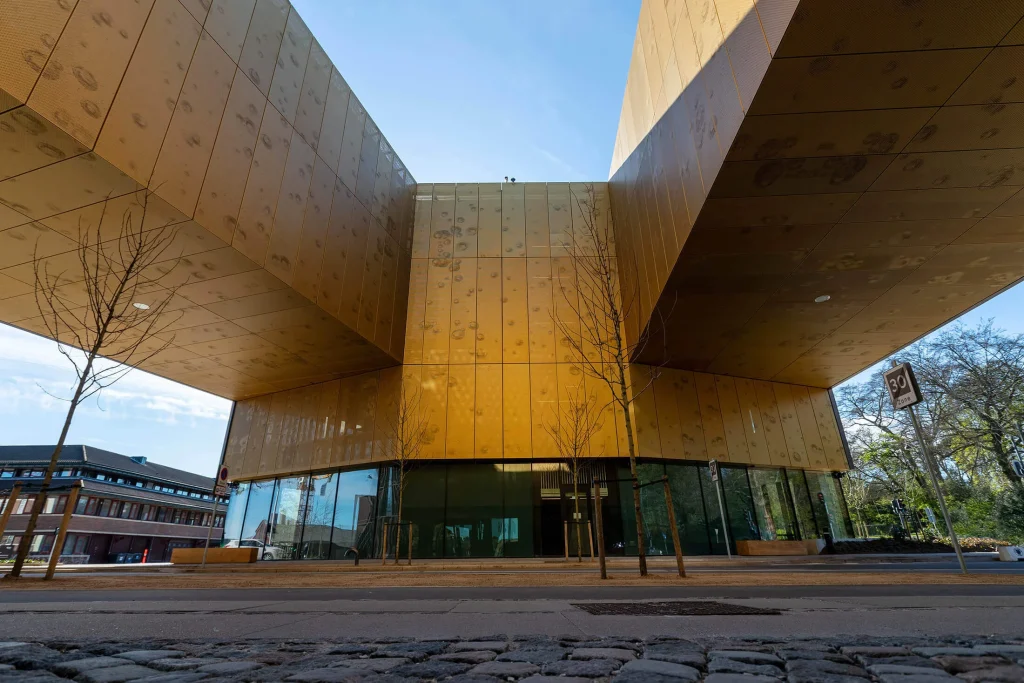 Vaizdų perforacija Corten plieno fasado apdailoje