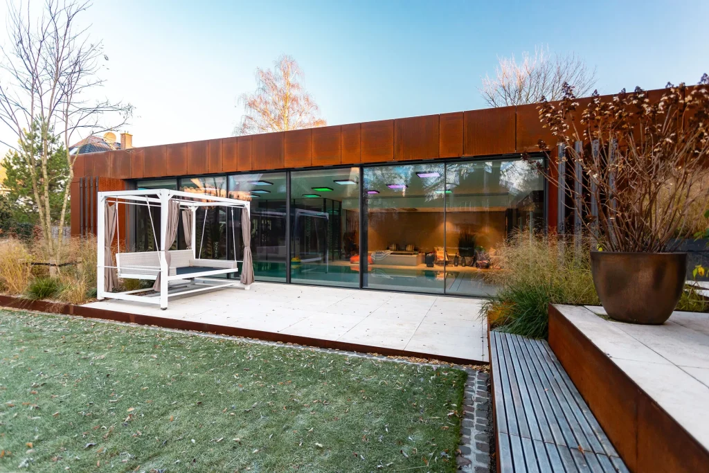 Corten plienas fasado apdailoje