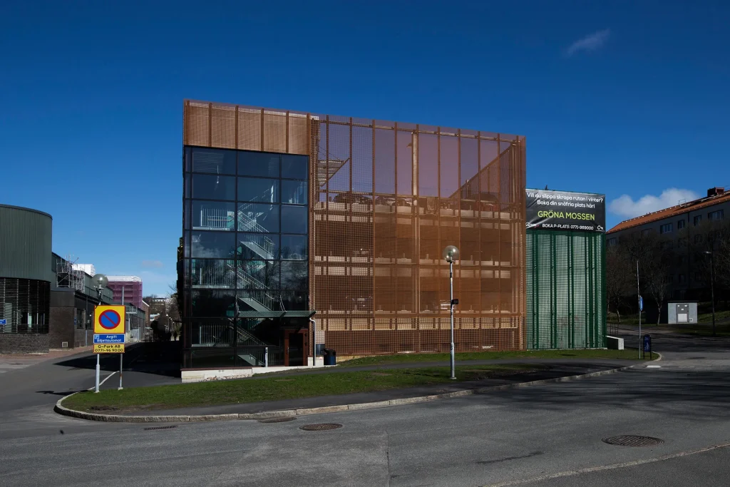 Perforuotas Corten plienas fasado apdailoje