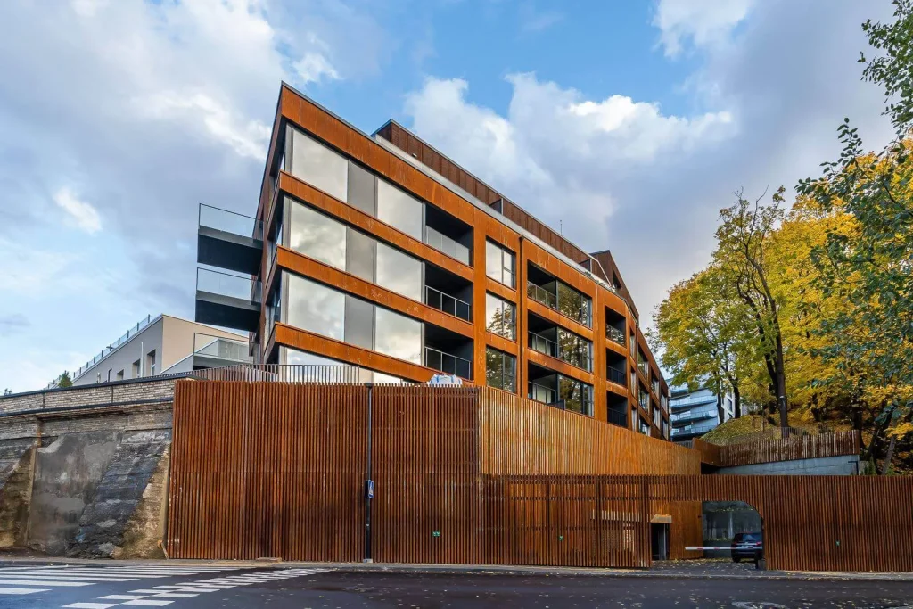 Corten plieno vamzdžiai fasado apdailoje