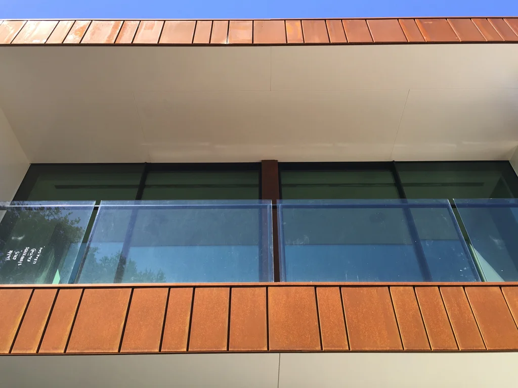 Corten plienas fasado apdailoje