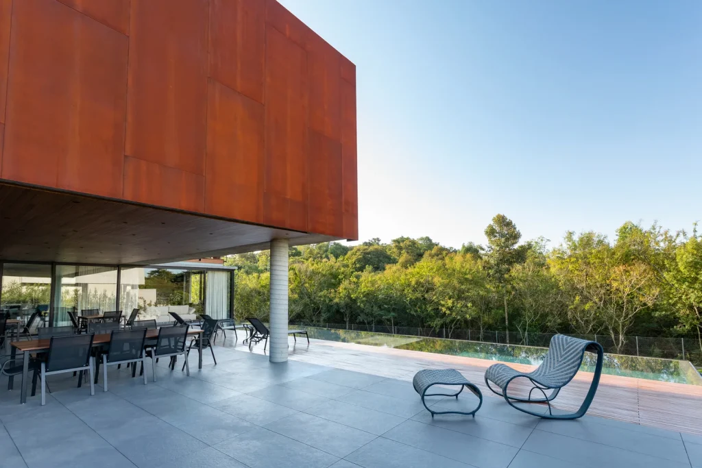 Corten plienas fasado apdailoje