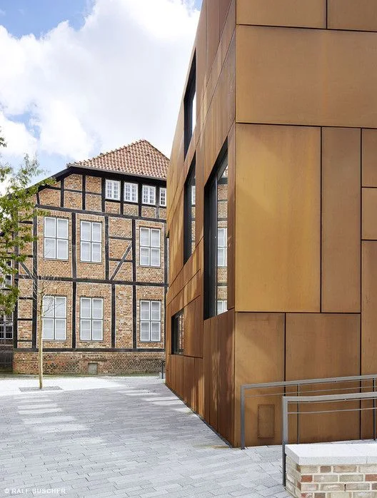 Corten plienas fasado apdailoje