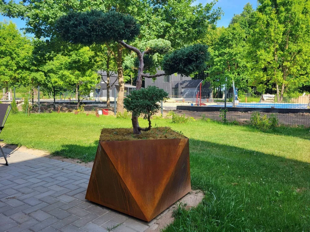 Vazonai „Persuktas kvadratas”